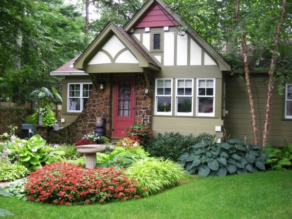 Creative solutions and landscaping ideas for small front yards