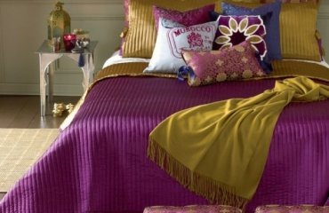 Moroccan-style-bedroom-purple-gold-moroccan-bedding-set