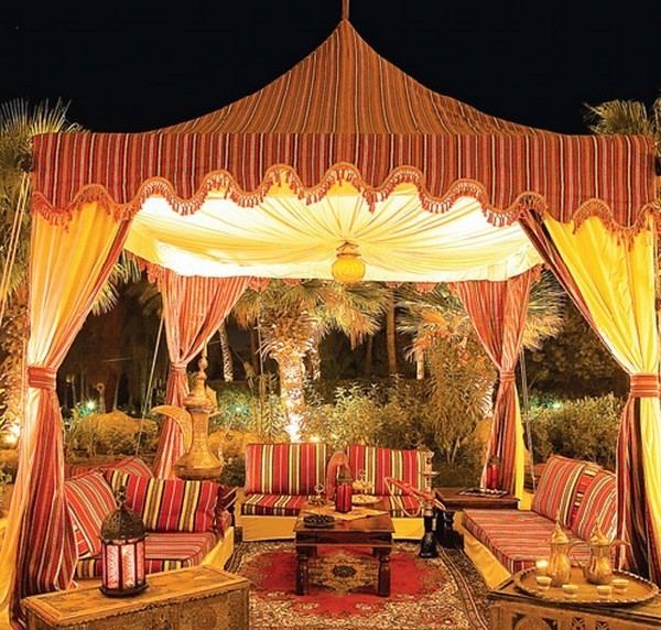 Oriental-patio-decor-ideas-tent-carpet-seating-area-lanterns