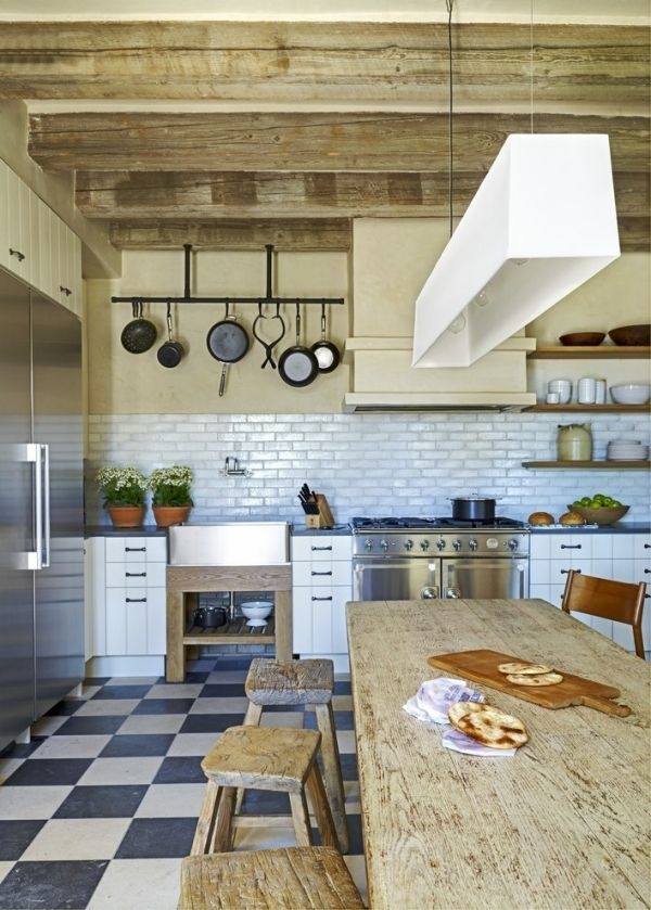 Rustic kitchen Mediterranean style terracotta tiles bar stools kitchen island