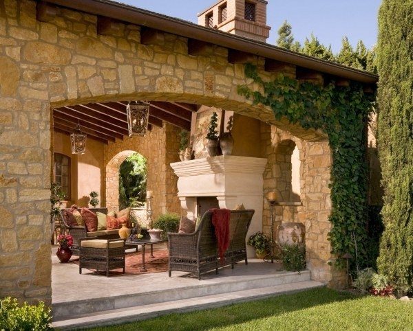 Tuscan decor Mediterranean patio design stone garden wall outdoor furniture