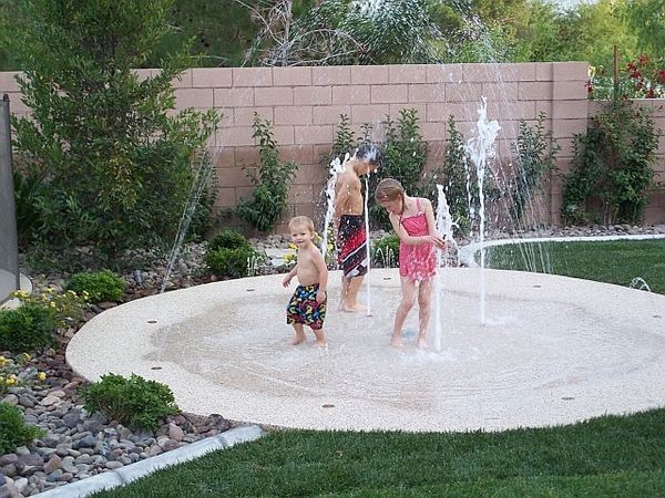 backyard-splash-pad-ideas-garden-water-features