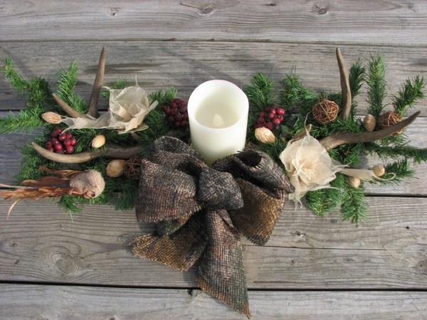 decorating ideas table centerpiece candle cones antler