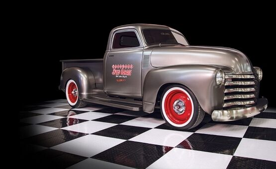 cool-garage-flooring-black-white-tiles-garage-tiles