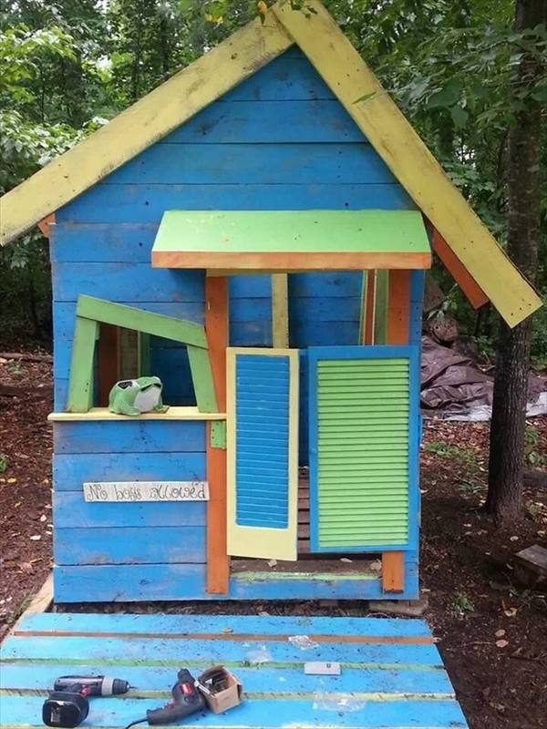 funny cute playhouse design DIY backyard playhouse