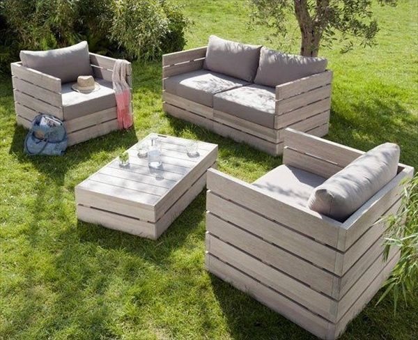 garden-furniture-pallet-wood-sofa-armchairs-table