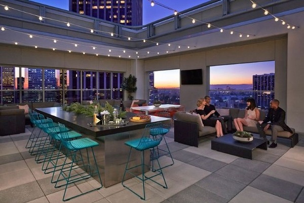 modern roof deck design roof bar string lights lounge furniture