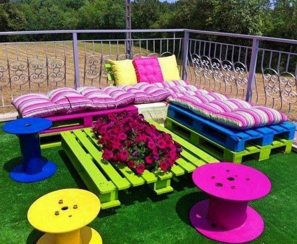 outdoor-pallet-furiture-plans-table-seating-balcony 