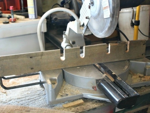 pallet board sawing holes DIY wine rack step 2