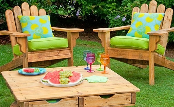 pallet-furniture-ideas-adirondack-chairs-table