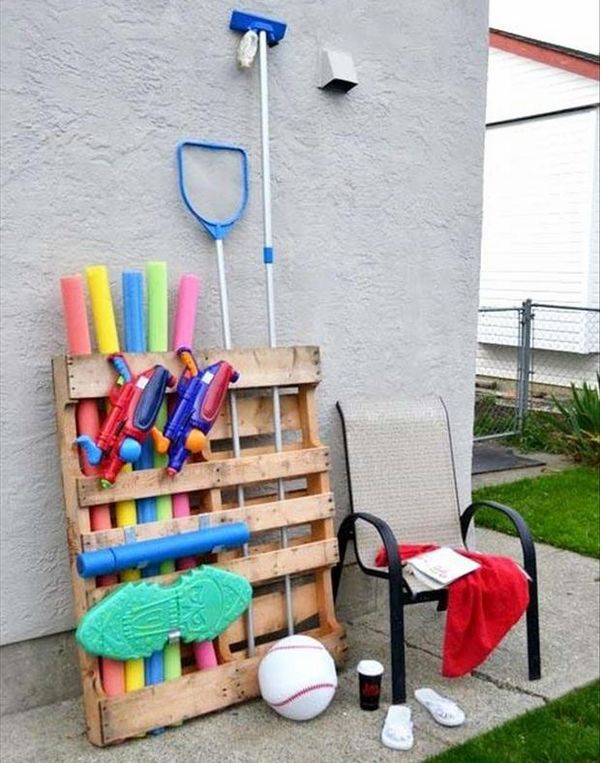 pallet-furiture-ideas-pool-toy-organizer-DIY-pallet-wood-projects