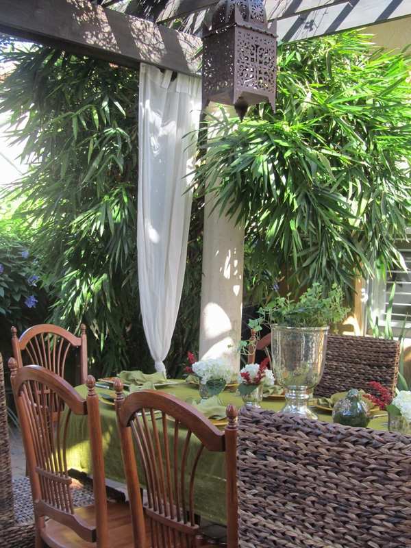 patio-design-ideas-backyard-decorating-garden-lantern-moroccan-style