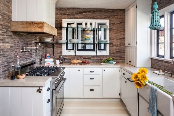 rustic-kitchen-decor-brick-backsplash-white-cabinets-farmhouse-sink 
