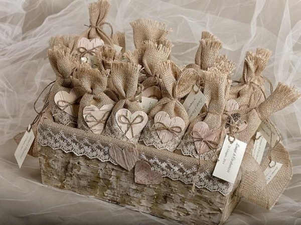 Rustic Wedding Favors Ideas Pass The Romantic Love To Your Guests