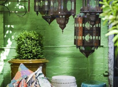 small-backyard-dewcoration-Moroccan-lanterns-exotic-ambience