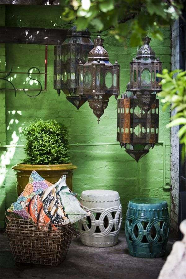 small-backyard-decor-Moroccan-lanterns-exotic-ambience