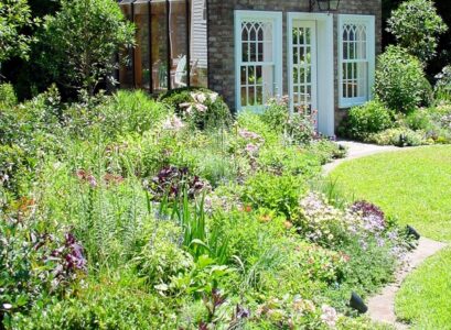 victorian-style-house-garden-shed-ideas
