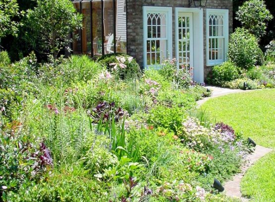 victorian-style-house-garden-shed-ideas