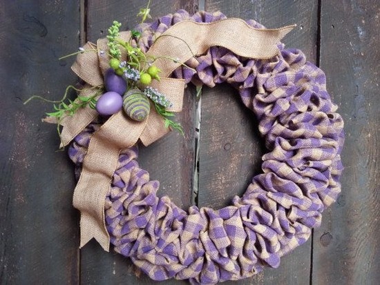 DIY-burlap-wreath-ideas-spring-Easter-purple-green-Easter-eggs-burlap-bow