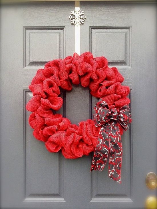DIY holiday decorations ideas winter Christmas red wreath 