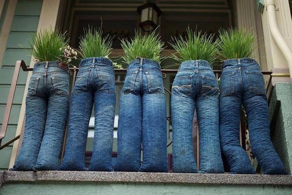 DIY-upcycling-ideas-balcony privacy screen old jeans