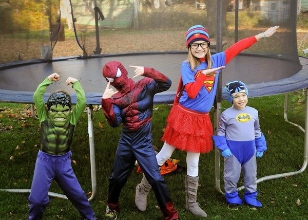Halloween costume ideas super heroes Hulk Superman Spiderman Batman