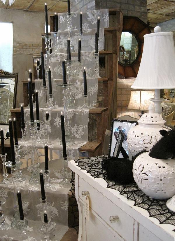 halloween-decor-ideas-vintage-style staircase lace black candles