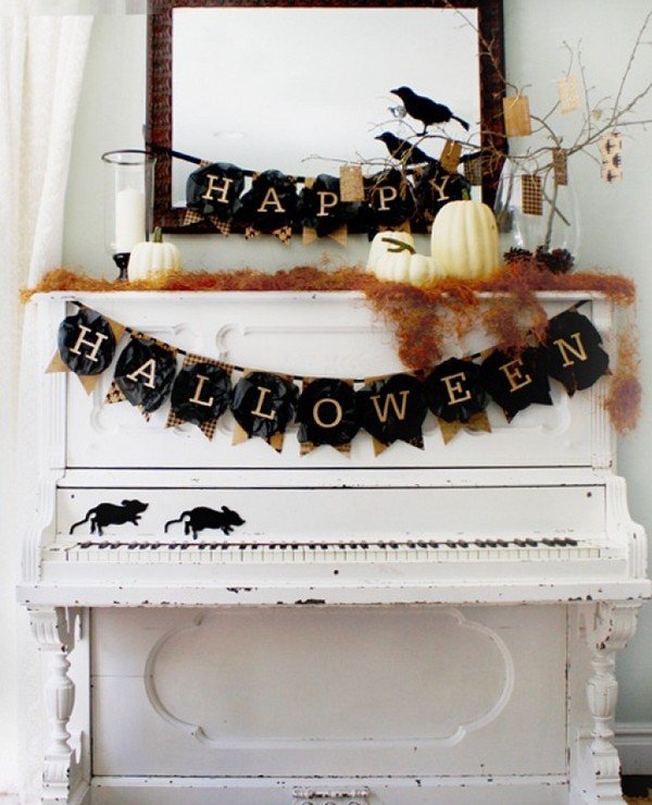  vintage-halloween-decorations-ideas banner old piano mice