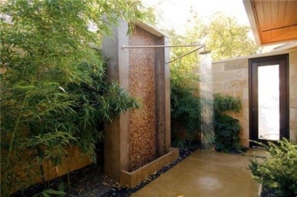 Luxury-outdoor-shower-ideas-mosaic tiles garden shower designs