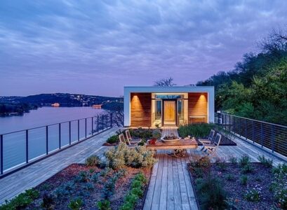 Modern-home-design-Cliff-dwelling-rooftop-garden-house-entry-Lake-Austin-view