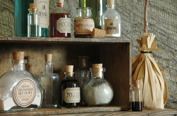 Vintage-decor-Halloween-ideas apothecary jars display
