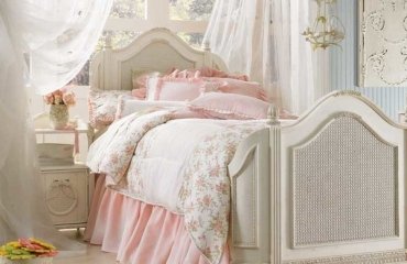 Unique-shabby-chic-bedroom-ideas-pink-white-bed-cover-pale-blue-wall-color