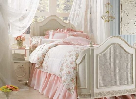 Unique-shabby-chic-bedroom-ideas-pink-white-bed-cover-pale-blue-wall-color