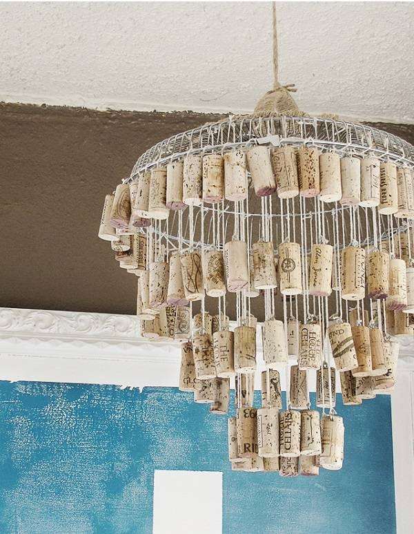 Upcycling chandelier wine cork yarn