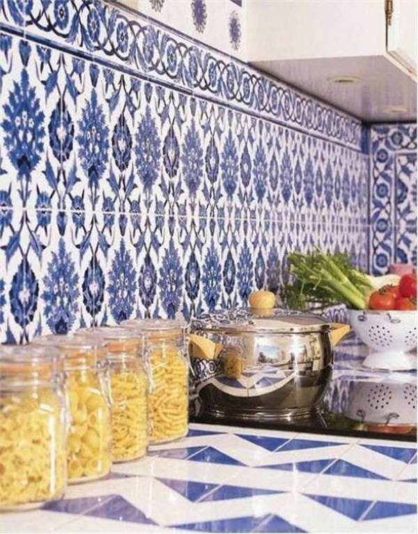 beautiful moroccan backsplash ideas blue white ceramic tiles 