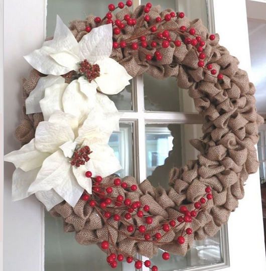 christmas wreath berries poinsettias DIY decoration ideas