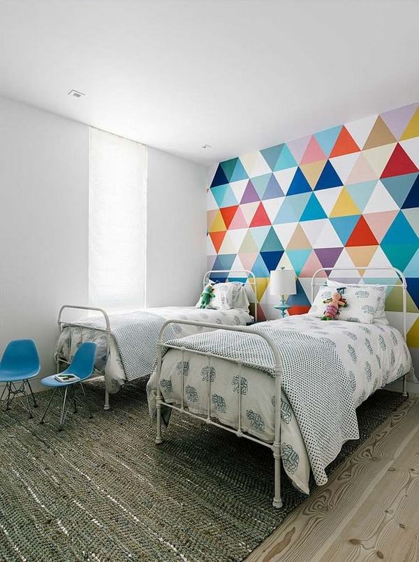 colorful-accent-wall-ideas-geometric-pattern-wallpaper-iron-bed-frames