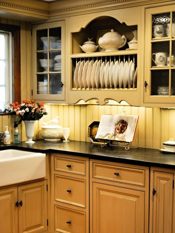 country style kitchen decor glass front cabinets beadoard backsplash 