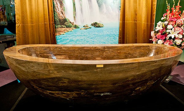 gemstone-bathtub-Le-Grand-Queen-most-expensive-bathtubs
