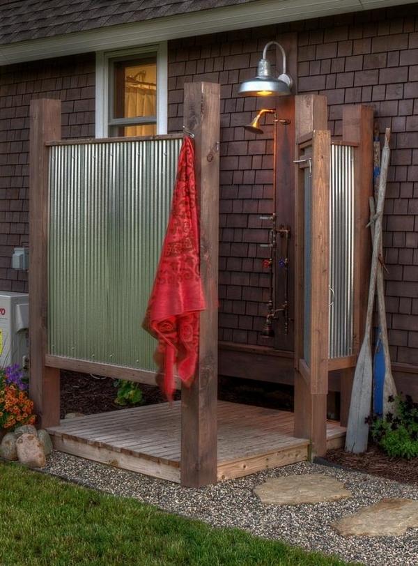 outdoor-shower-ideas-wood posts metal screens DIY-garden-shower