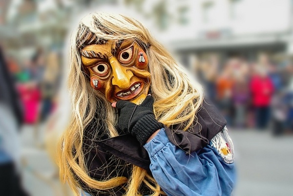 halloween-costume-ideas-masks-ideas-old-witch