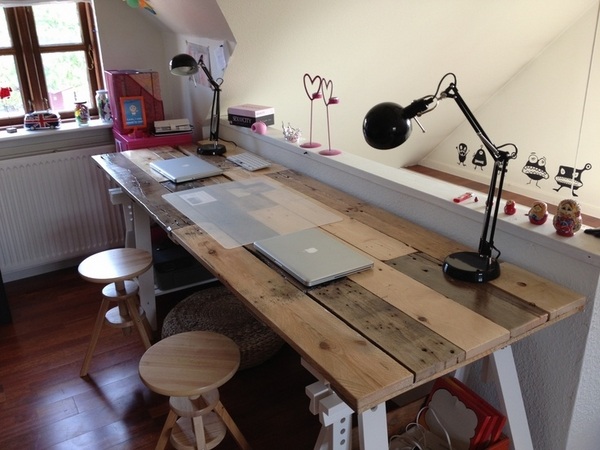 how-to-build-a-desk-from-wooden-pallets-easy DIY-home-office-furniture-ideas