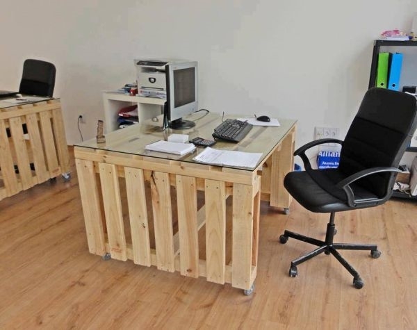 how-to-build-a-desk-from-wooden-pallets-light-color-glass-worktop