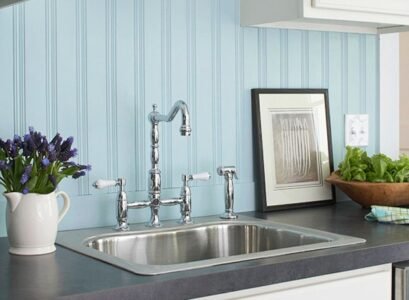 kitchen-backsplash-ideas-white-cabinets-blue-beadboard