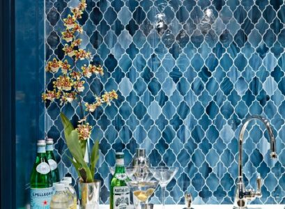 lovely-moroccan-tile-backsplash-ideas-blue-arabesque-tiles-home-bar-decor