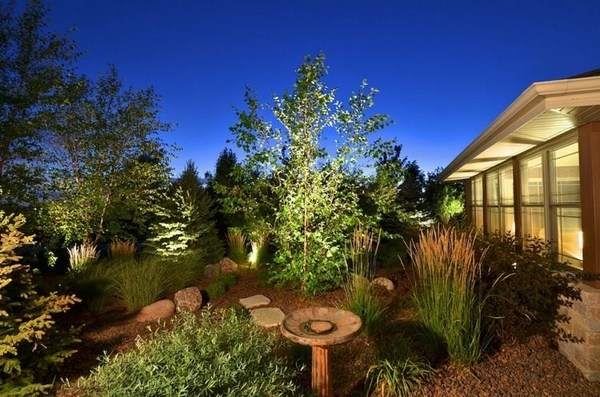 low-voltage-LED-landscape-lighting-garden-lighting-ideas 