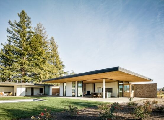 modern-house-exterior-cedar-wood-natural-stone-flat-roof-sliding-glass-doors-court-yard