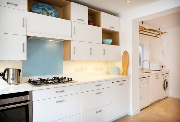 modern-kitchen-design-ideas-white-modular-cabinets-under-cabinet-lighting