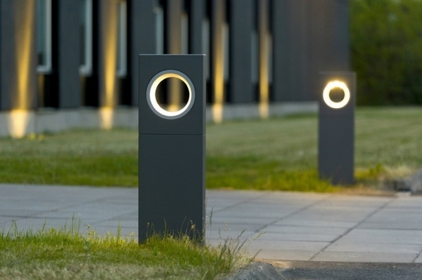 modern-outdoor-lighting-ideas-LED-lighting-garden-path-lighting