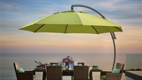 modern outdoor umbrella cantilever pole green canopy outdoor dining furniture